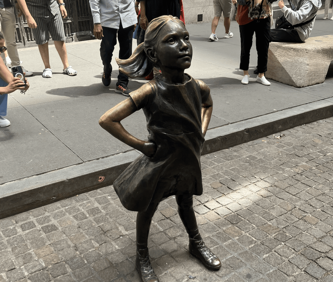 Fearless girl statue Wall St
